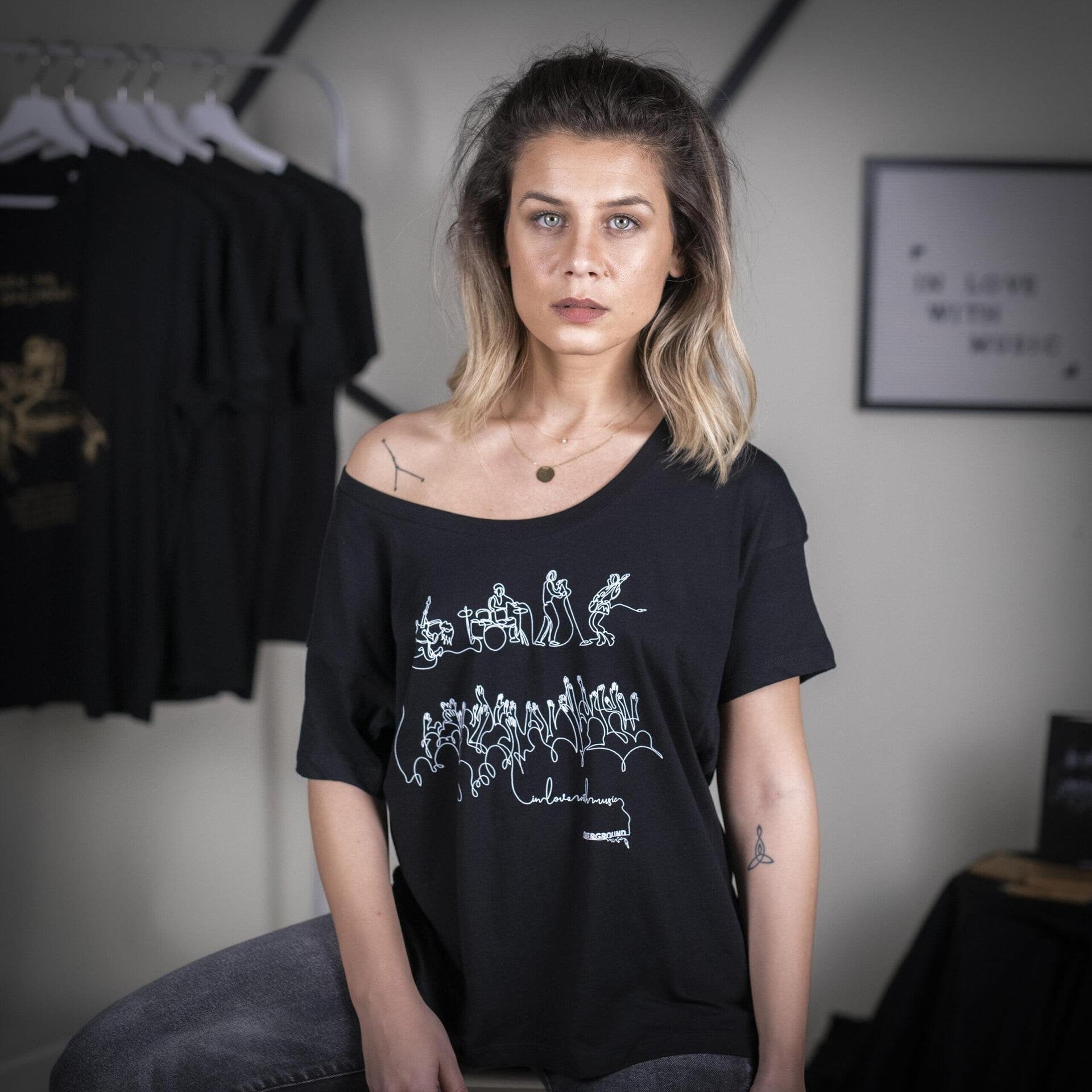 Tricou In Love With Music negru (girlie)